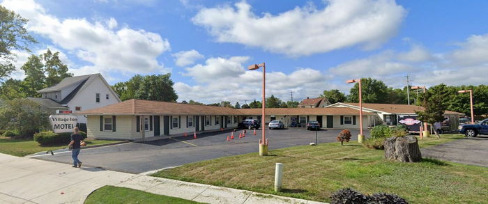 Village Inn Motel & Apts (D&O Motel)